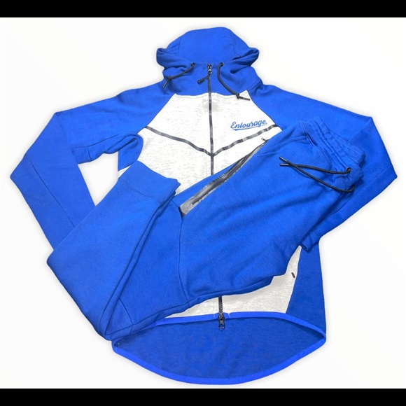 Tech Suit - Blue grey
Tech Fleece is a lightweight insulator with premium look - Picture 2 of 3